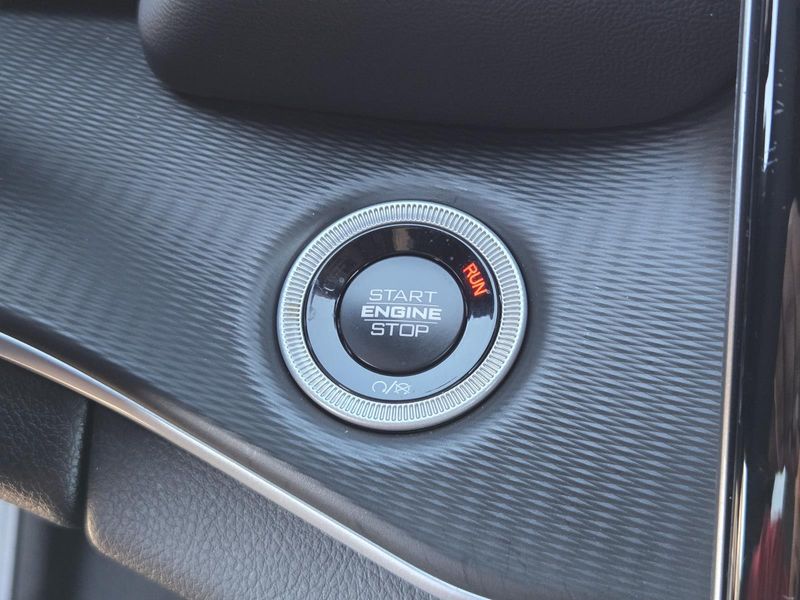 Used 2025 Jeep Grand Cherokee Laredo X 4x2