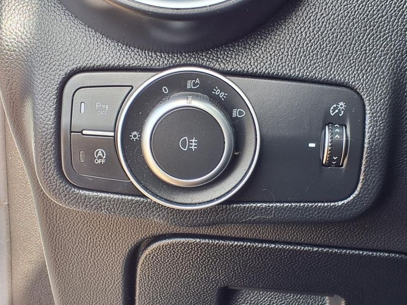 Used 2022 Alfa Romeo Stelvio VeloceImage 19