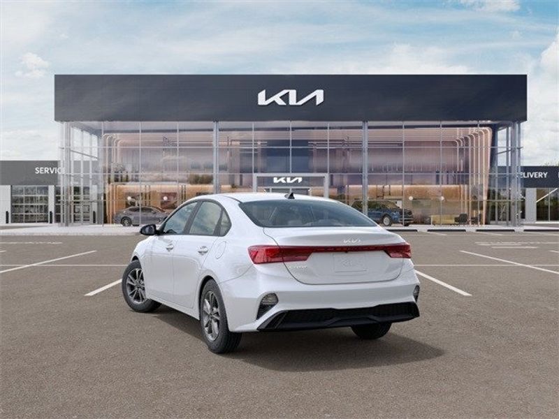 2024 Kia Forte LXSImage 4