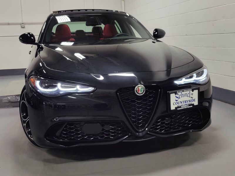 2024 Alfa Romeo Giulia Veloce AWD w/Sunroof/NAV/Activ AsstImage 3