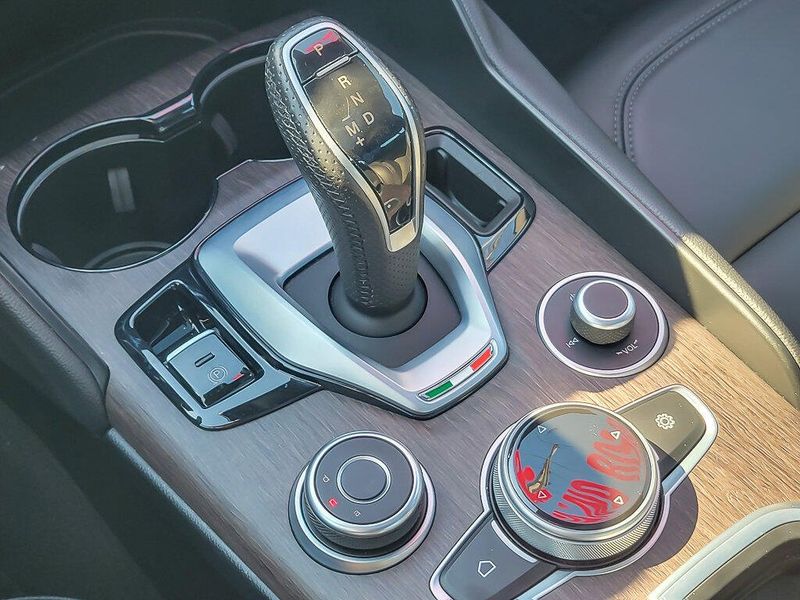 2022 Alfa Romeo Giulia Ti photo 18
