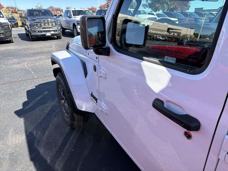 New 2026 Jeep Gladiator Sport S 4x4Image 11