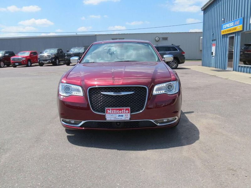 2019 Chrysler 300 Limited AWD 4dr SedanImage 4