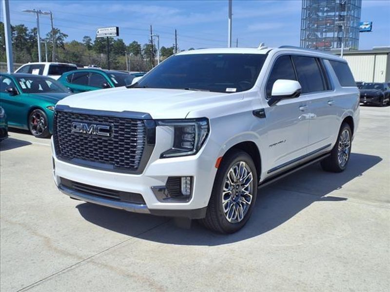 2024 GMC Yukon XL Denali UltimateImage 13