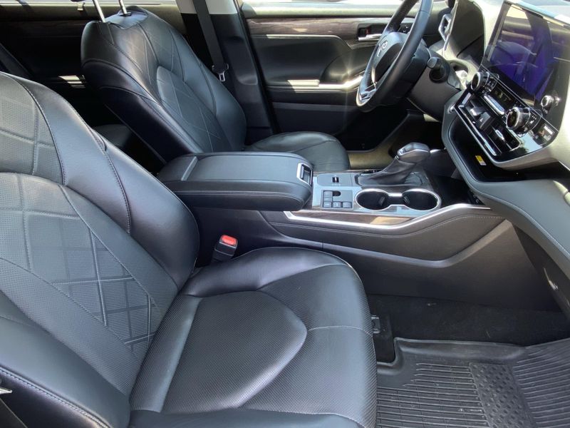 New 2023 Toyota Highlander PlatinumImage 10