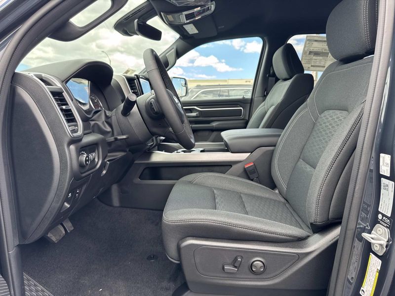 New 2026 RAM 1500 Big Horn Crew Cab 4x2 5'7' Box