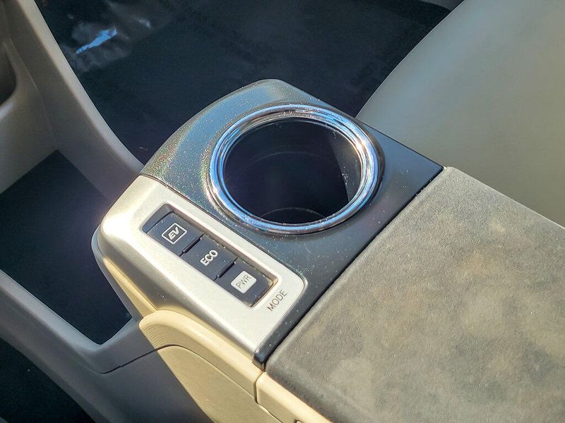 2012 Toyota Prius V Two photo 18