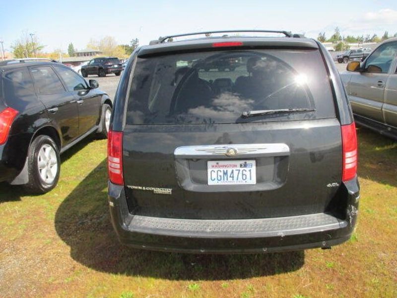 2008 Chrysler Town & Country LimitedImage 6