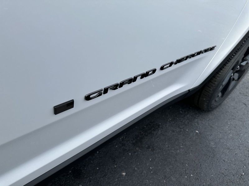 2024 Jeep Grand Cherokee Altitude X 4x4 in a Bright White Clear Coat exterior color and Global Blackinterior. Gupton Motors Inc 615-384-2886 guptonmotors.com 