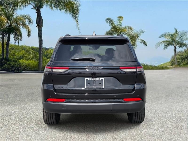 2025 Jeep Grand Cherokee Altitude photo 4