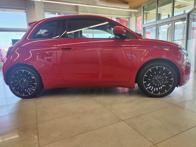 2024 Fiat 500e Red photo 3