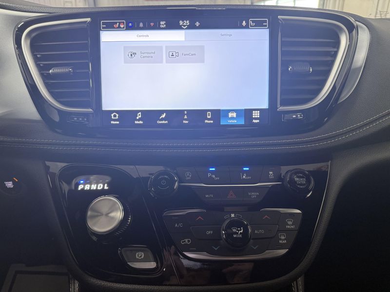 New 2026 Chrysler Pacifica LimitedImage 40