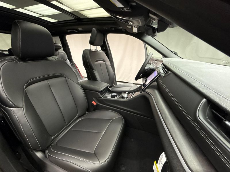New 2025 Jeep Grand Cherokee Limited 4x4Image 23