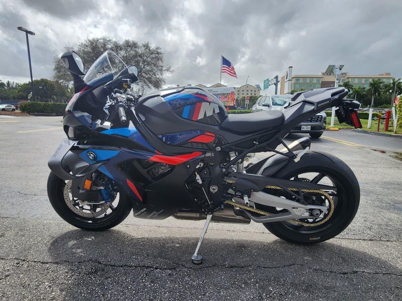 2026 BMW M 1000 RRImage 5