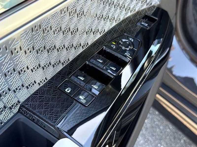New 2026 BMW 7 Series 750e xDriveImage 16