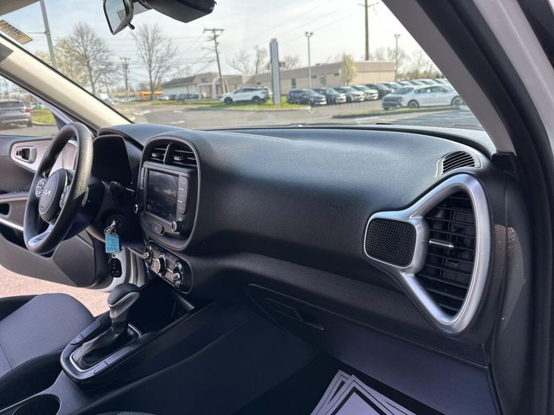 2023 Kia Soul LXImage 22