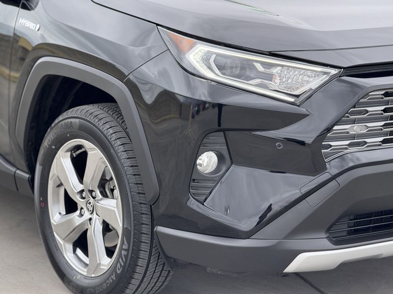 2021 Toyota RAV4 Hybrid LimitedImage 4