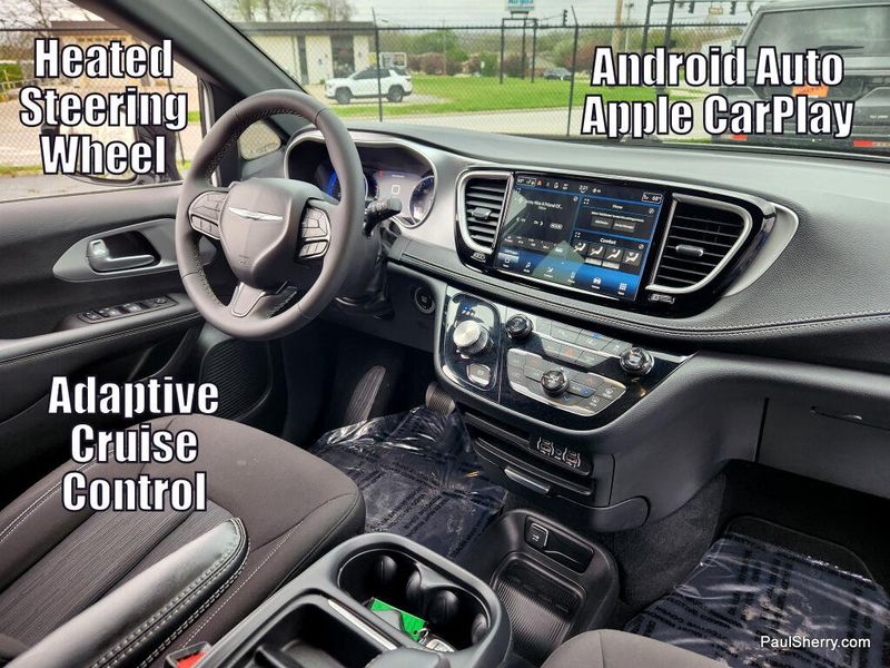 Used 2024 Chrysler Pacifica Touring