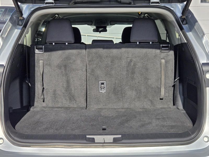 Used 2024 Toyota Highlander LE FWD (Natl)