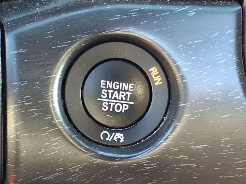 Used 2017 Jeep Grand Cherokee LaredoImage 5