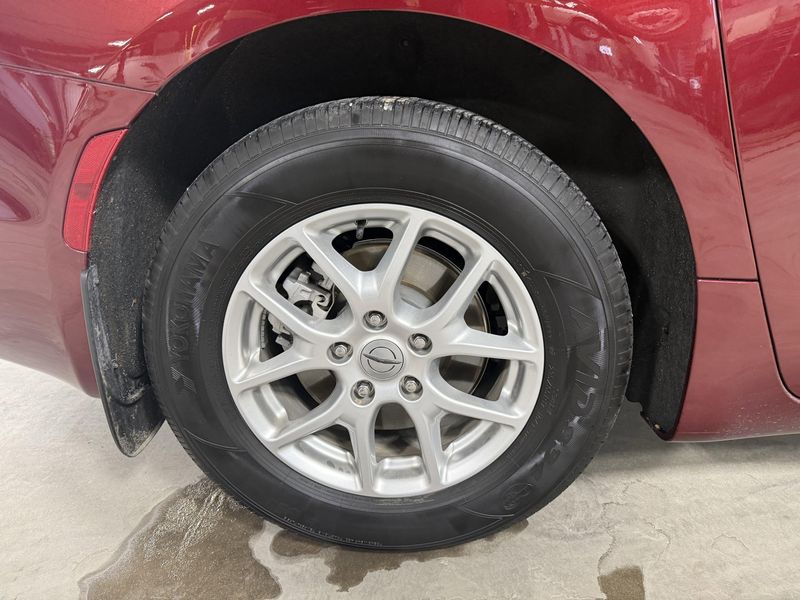 Used 2023 Chrysler Pacifica Touring LImage 8