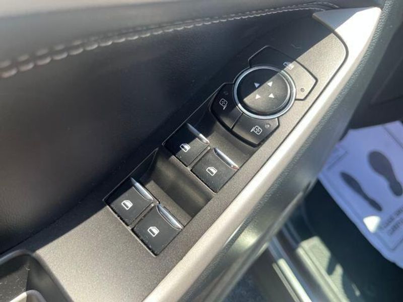 Used 2024 Ford Explorer XLT