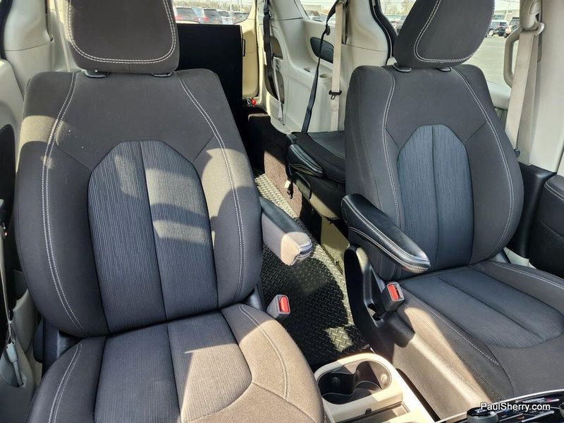 2023 Chrysler Voyager LXImage 35