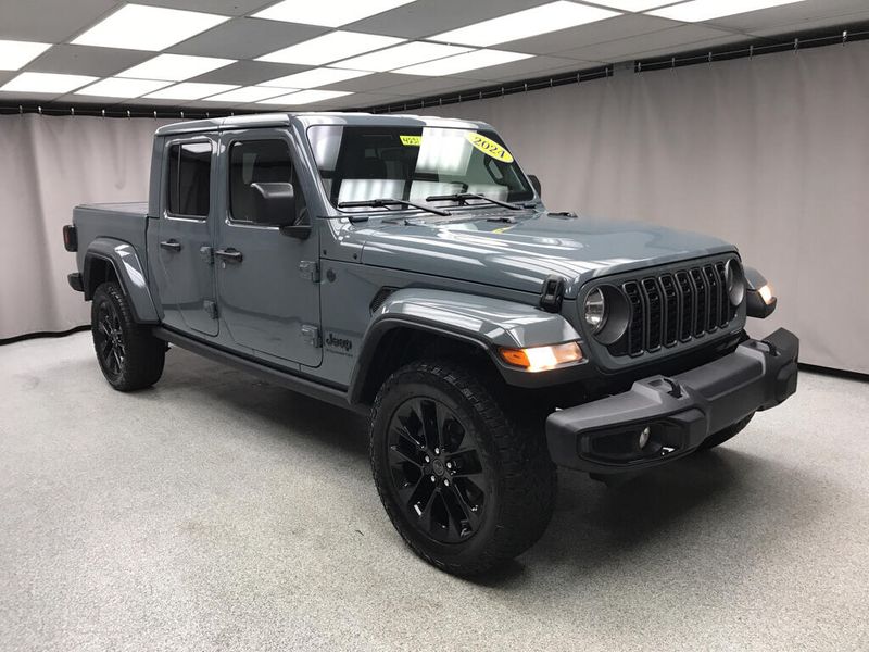 Used 2024 Jeep Gladiator NighthawkImage 17