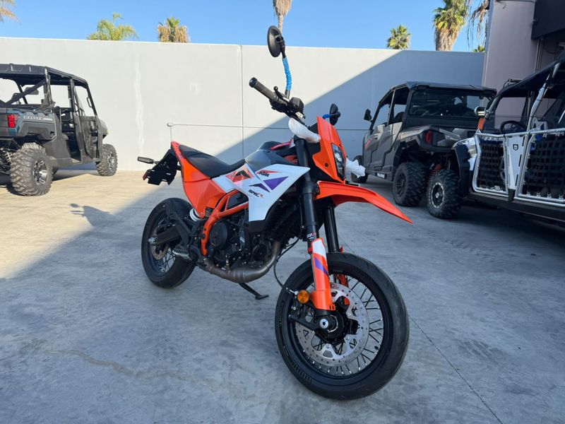 New 2025 KTM 390 SMC R Image 3