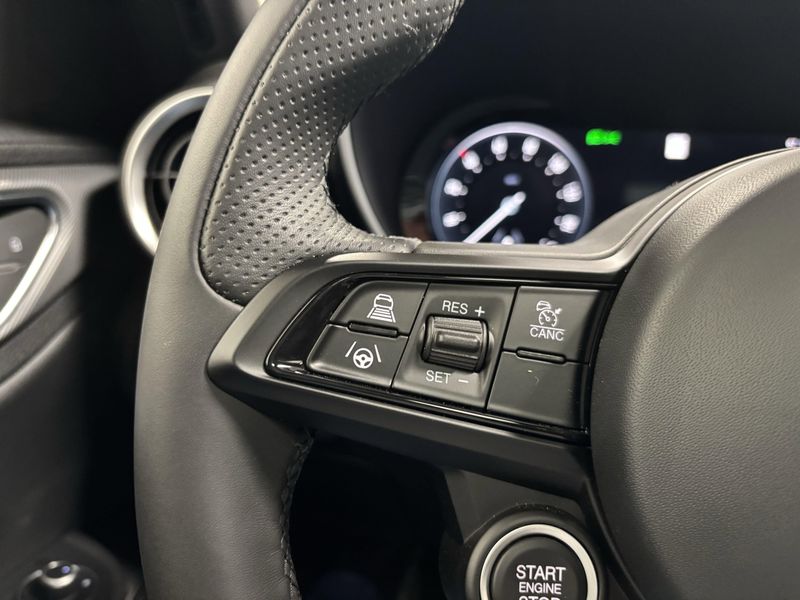 2024 Alfa Romeo Giulia Ti Q4 AWD w/Sunroof/Nav/Activ AsstImage 30