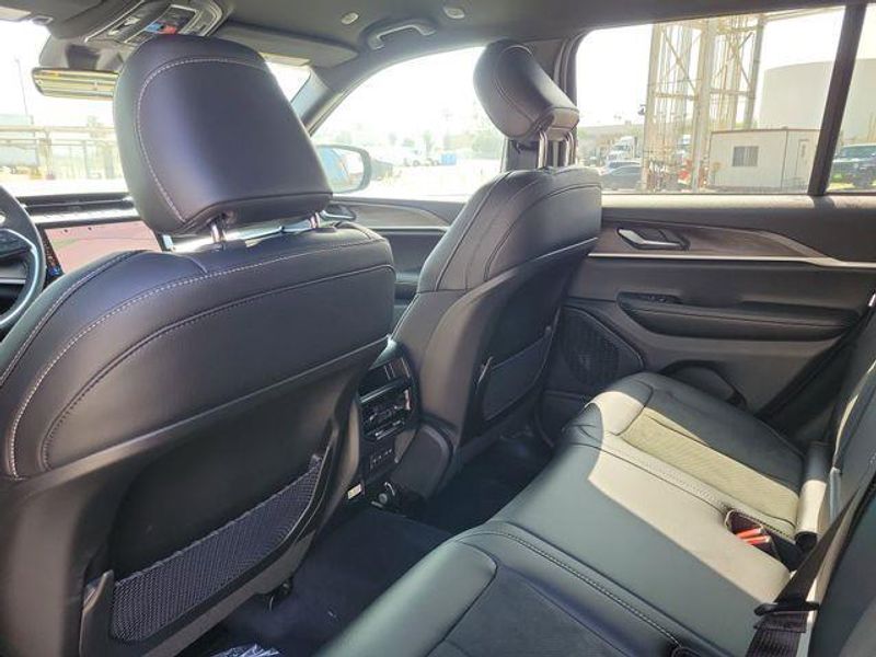 New 2026 Jeep Grand Cherokee Laredo Altitude 4x4