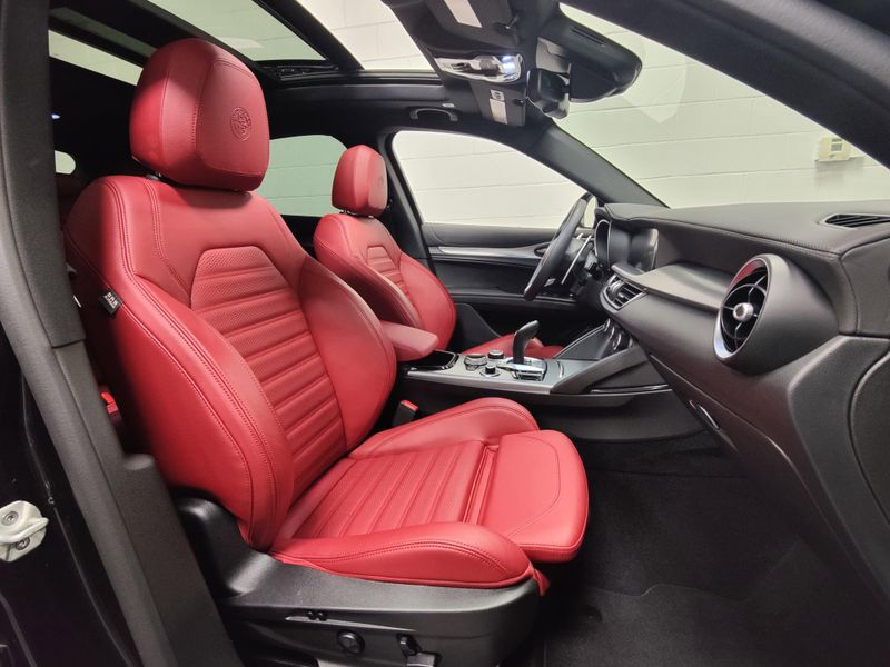 2024 Alfa Romeo Stelvio Veloce Premium AWD w/Activ AsstImage 5