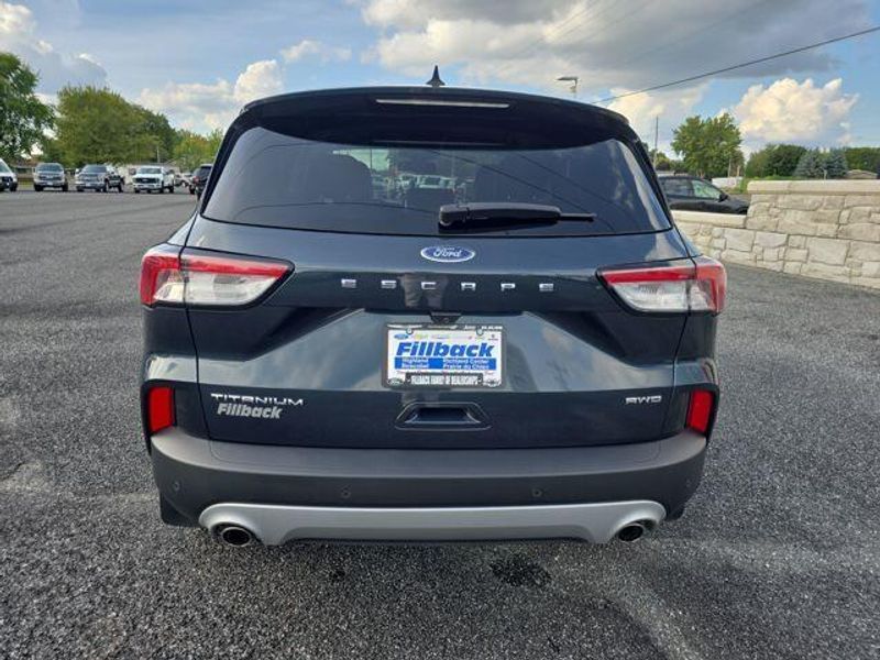 2022 Ford Escape Titanium photo 4
