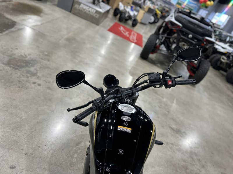 New 2025 Yamaha XSR700 Image 15