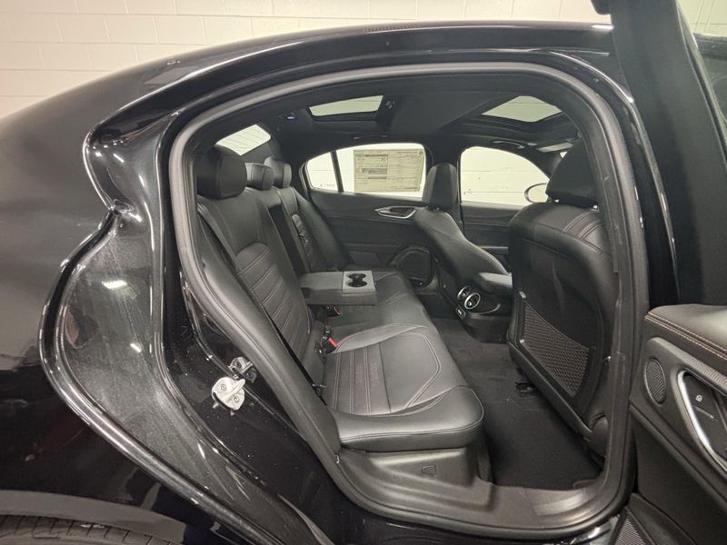 New 2025 Alfa Romeo Giulia Intensa AwdImage 11