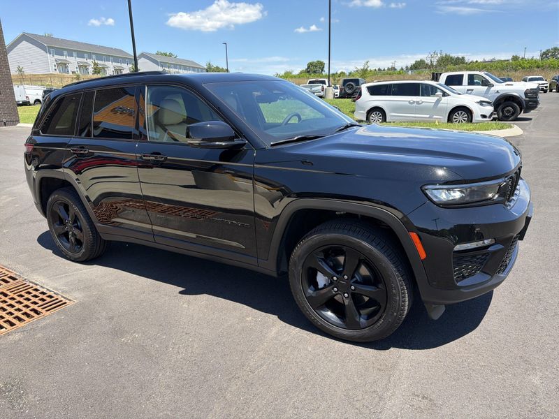 Used 2025 Jeep Grand Cherokee LimitedImage 5