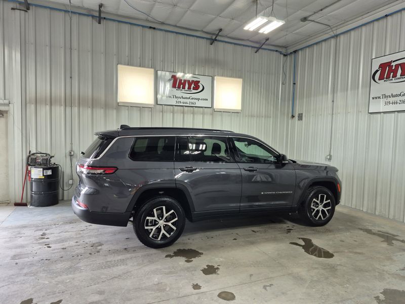 2025 Jeep Grand Cherokee L Limited 4x4Image 4