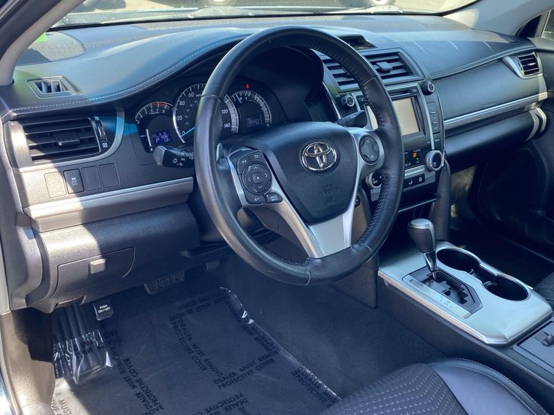 2012 Toyota Camry SEImage 16