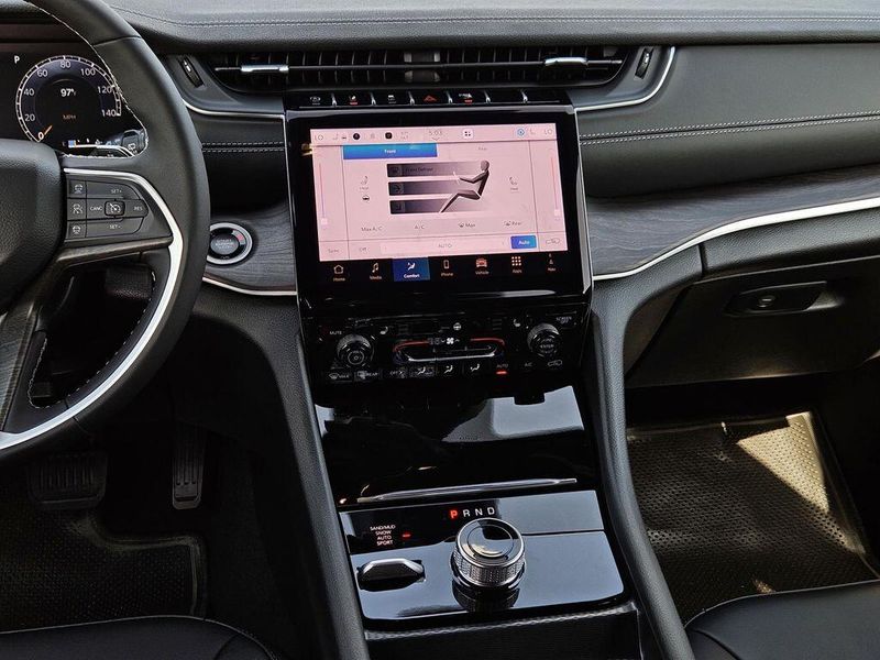 2025 Jeep Grand Cherokee L Limited 4x4Image 28