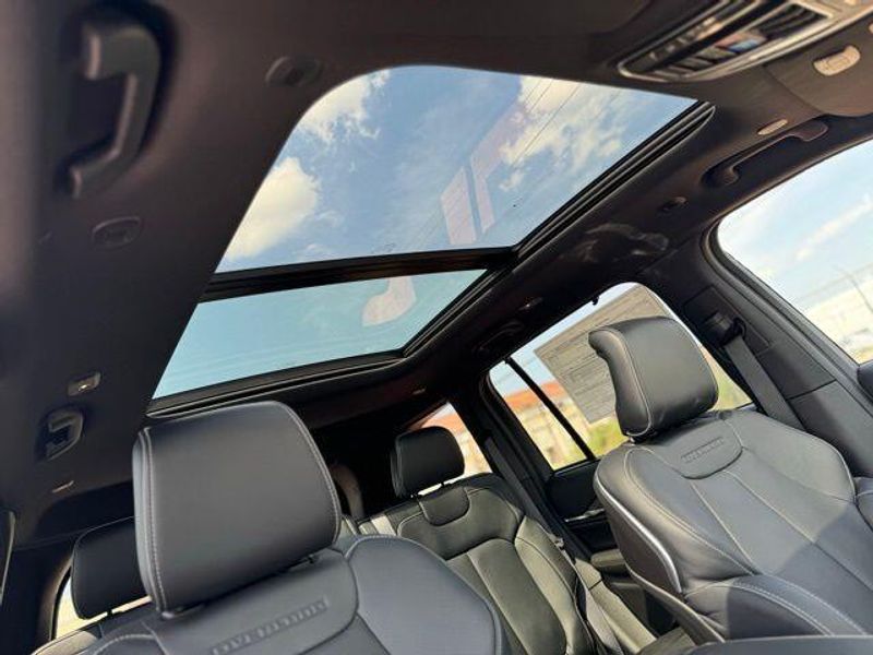 New 2025 Jeep Grand Cherokee Overland 4x4Image 16