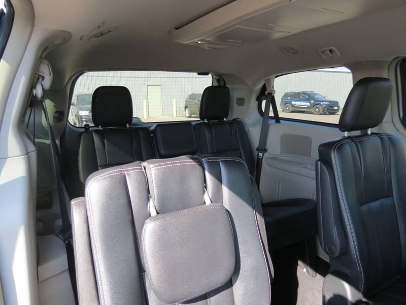 Used 2014 Chrysler Town & Country Touring 4dr Mini VanImage 25