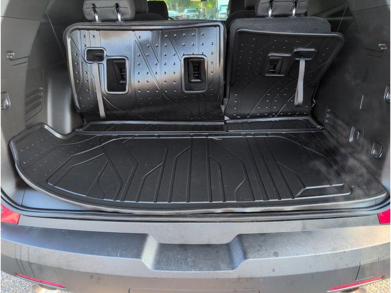 Used 2023 Chevrolet Traverse LT ClothImage 34