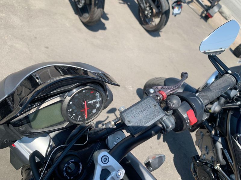 Used 2022 Triumph STREET TRIPLE R Image 15