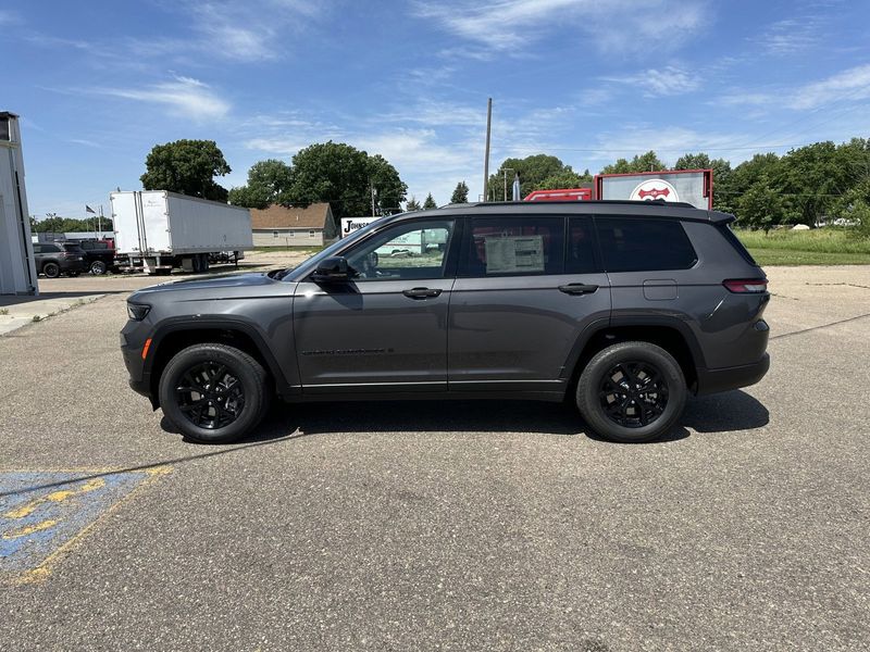 2024 Jeep Grand Cherokee L Altitude X 4x4Image 5