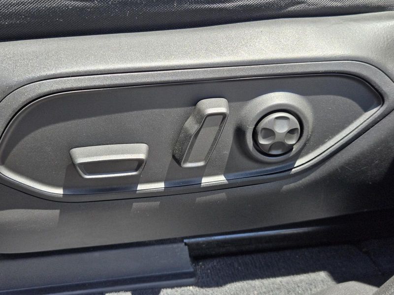 Used 2023 Jeep Grand Cherokee Laredo 4x2