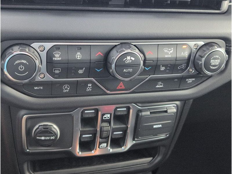 New 2026 Jeep Gladiator Sahara 4x4Image 16