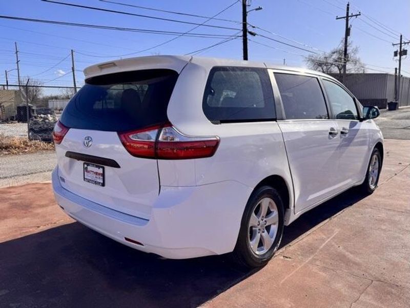 Used 2017 Toyota Sienna LImage 5