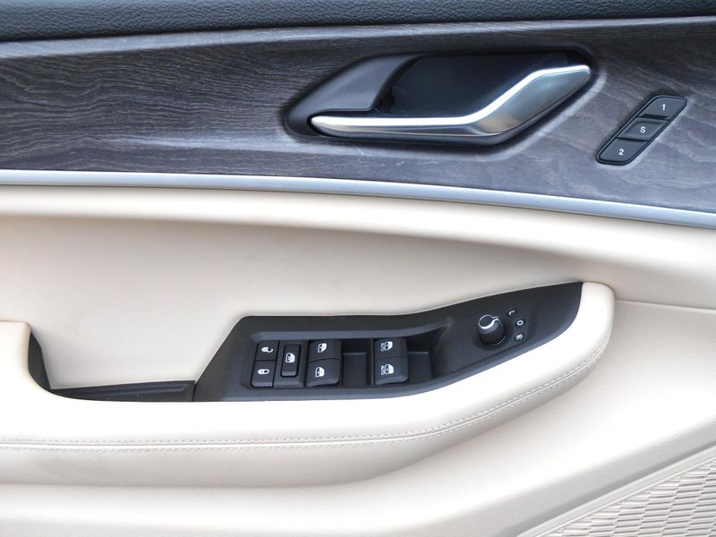 2025 Jeep Grand Cherokee L Limited 4x4Image 17