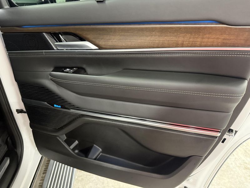 2025 Jeep Grand Wagoneer Image 10