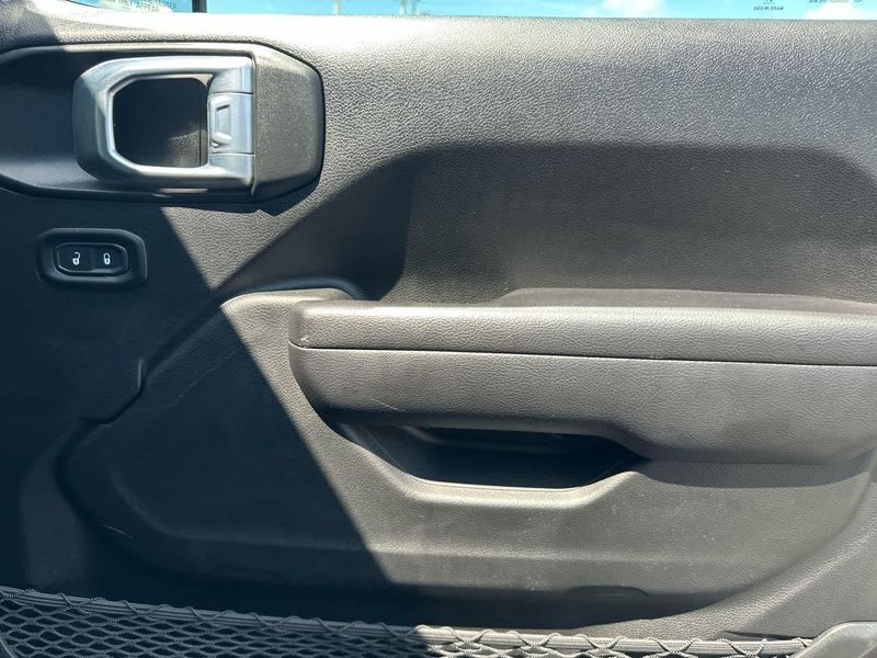 2021 Jeep Gladiator Willys photo 11